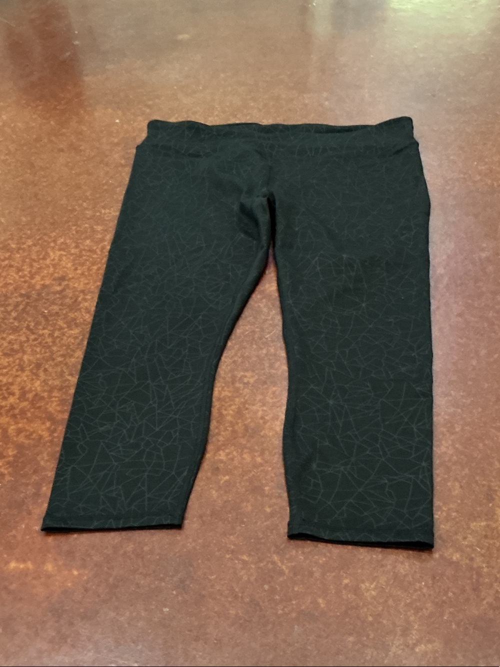 Women's Black Patterned Capri Leggings - Stretch Comfort